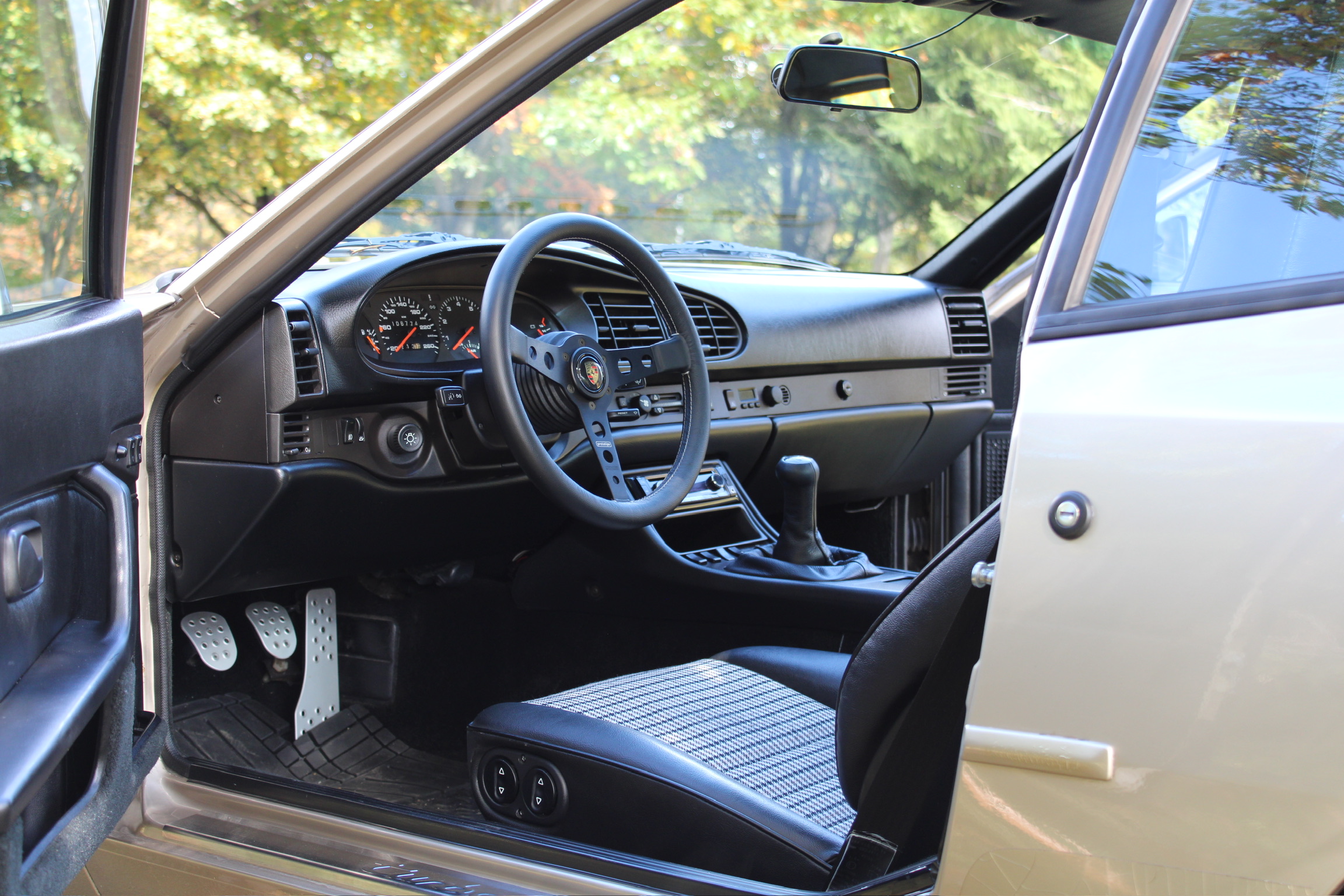 Porsche 944 Turbo cockpit with Pepita seat seen through open driver door